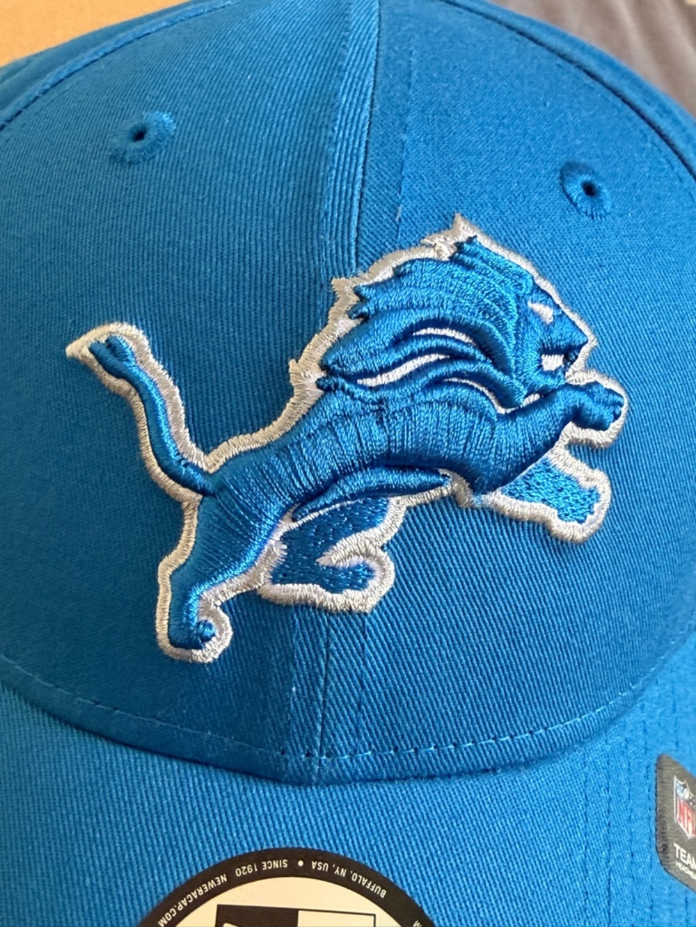 NFL Detroit Lions hat is a New Era 9FORTY Adjustable Hat in "Honolulu Blue NEW